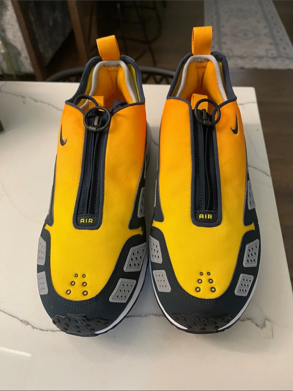 Air Max Sndr Canyon Gold (never worn)